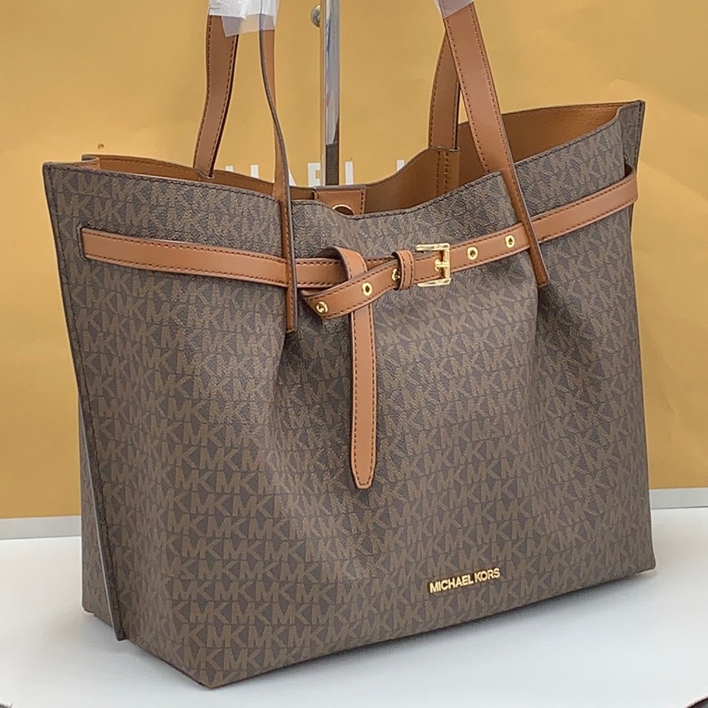 MICHAEL KORS
Emilia Large Logo Tote Shoulder Bag
COLOR BROWN
NWT - Picture 16 of 16